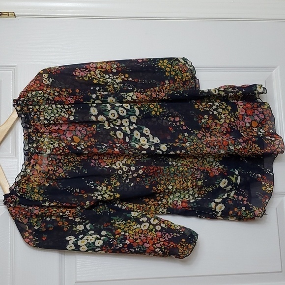 Bluenotes Flowy Peasant Tunic Style Floral Blouse Size Medium - Picture 6 of 12